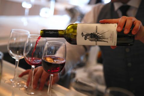 Cuomo pours scorn on boozy bar owners