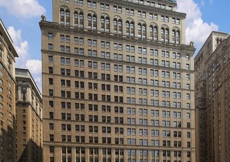 Apple moving into Macyʼs old space?