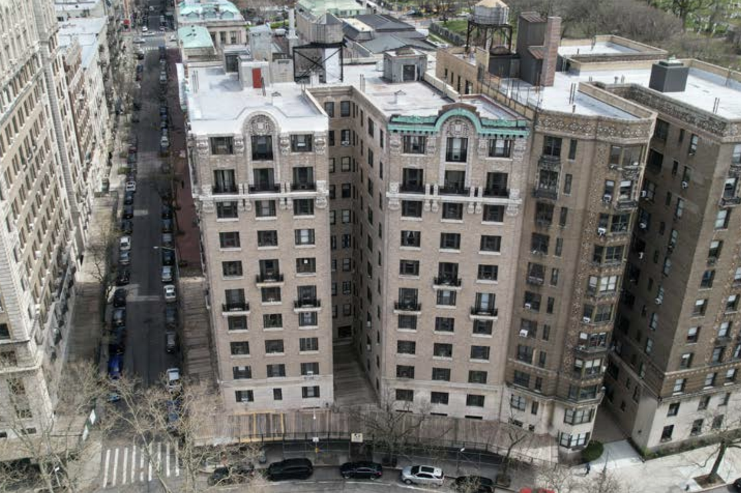 62-Unit Apartment Building on Riverside Dr. Hits Market