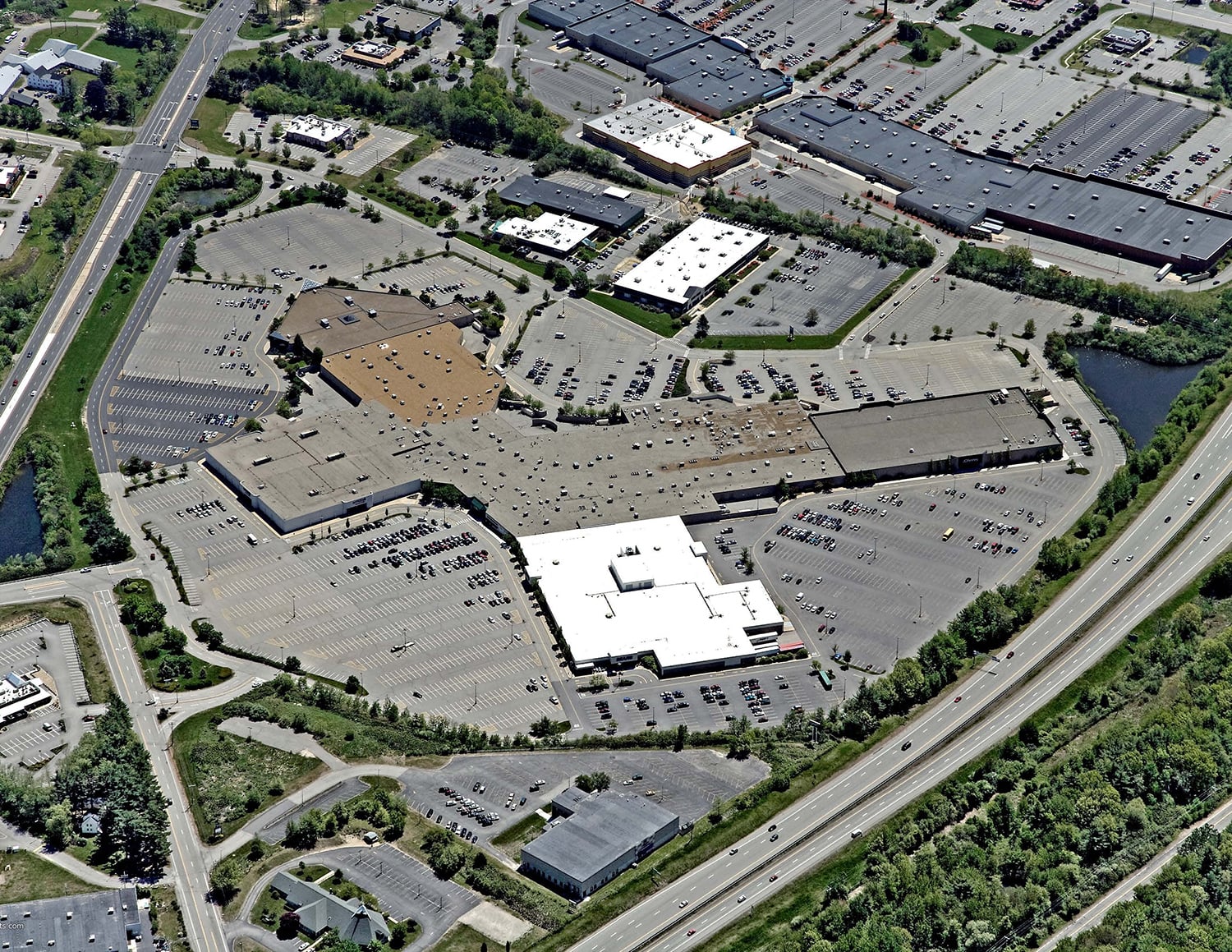 Torrington Properties Acquires Mall at Fox Run in Newington